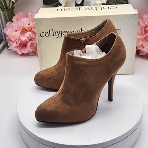 Cathy Jean Brown Heeled Ankle Booties Size 6.5B